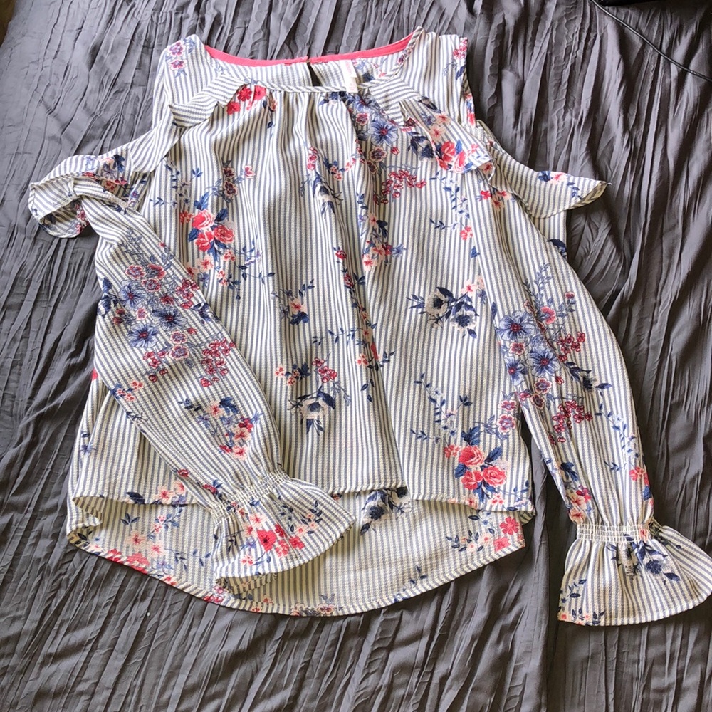 Cold shoulder, baby doll sleeve floral top
